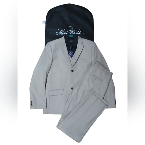 Mini World Other - BNWT 5 Peice Tan Suit Including Garment Bag